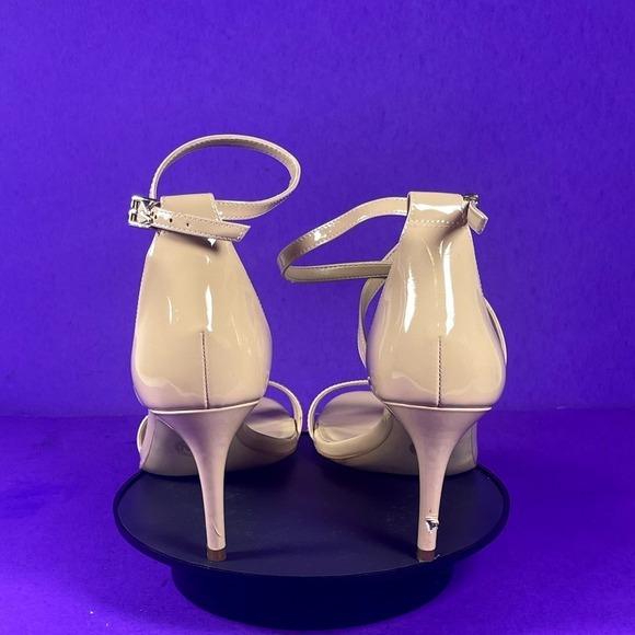 MICHAEL MICHAEL‎ KORS Beige Patent Leather Strappy Sandals Women's Size 8 - Picture 4 of 9
